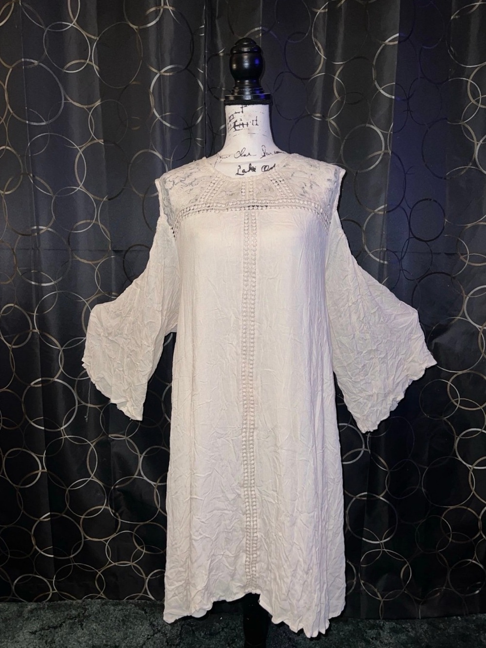 Cato Cream Cold-Shoulder Lace-Trim Long Sleeve Dress